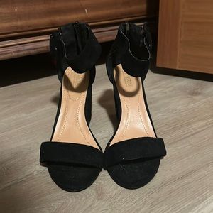 Size 9  Catherine Malandrino Black 2 Strap 3 inch Heeled Sandals